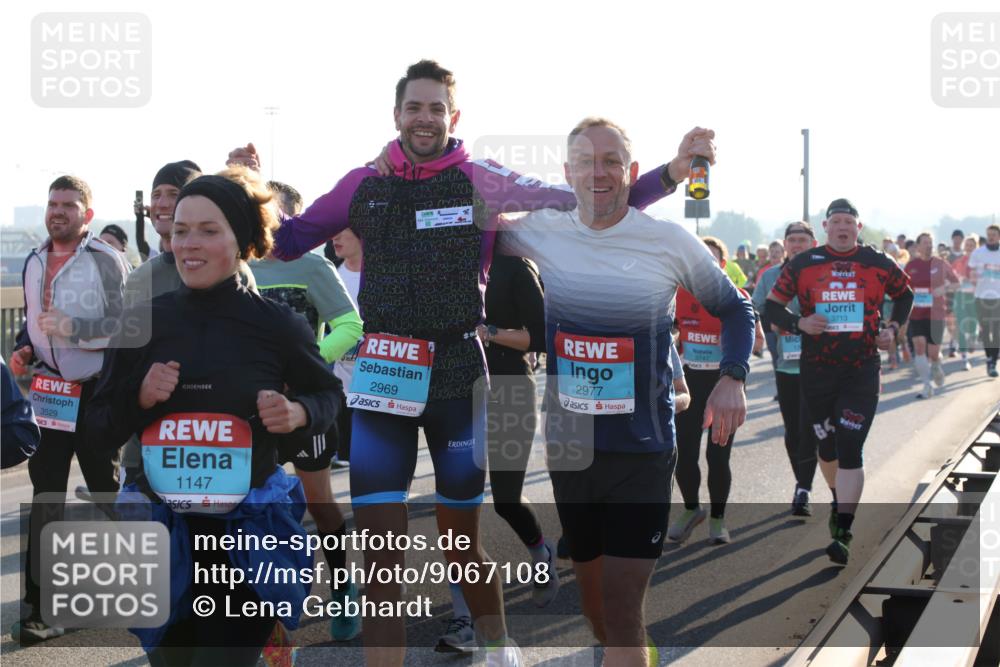03.10.2025 - Köhlbrandbrückenlauf Lena Gebhardt http://msf.ph/oto/9067108 03.10.2025 09:23:37 Position 1 3713, 3747, 3529, 1147, 2969, 2977, 65, 3 meine-sportfotos.de