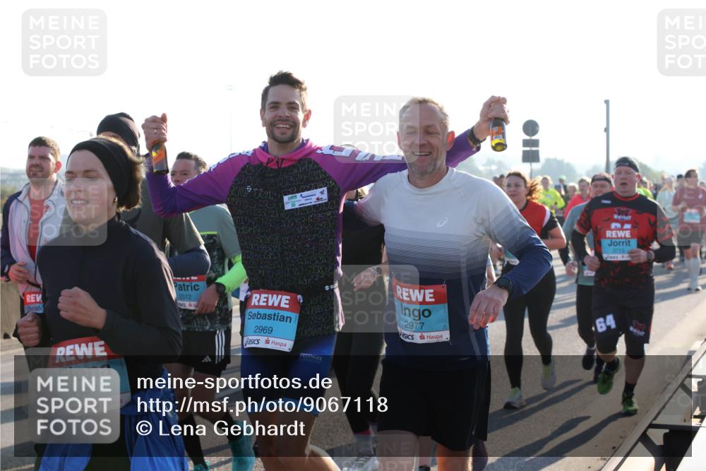 03.10.2025 - Köhlbrandbrückenlauf Lena Gebhardt http://msf.ph/oto/9067118 03.10.2025 09:23:37 Position 1 1147, 2512, 2, 2969, 2977, 3713, 64 meine-sportfotos.de