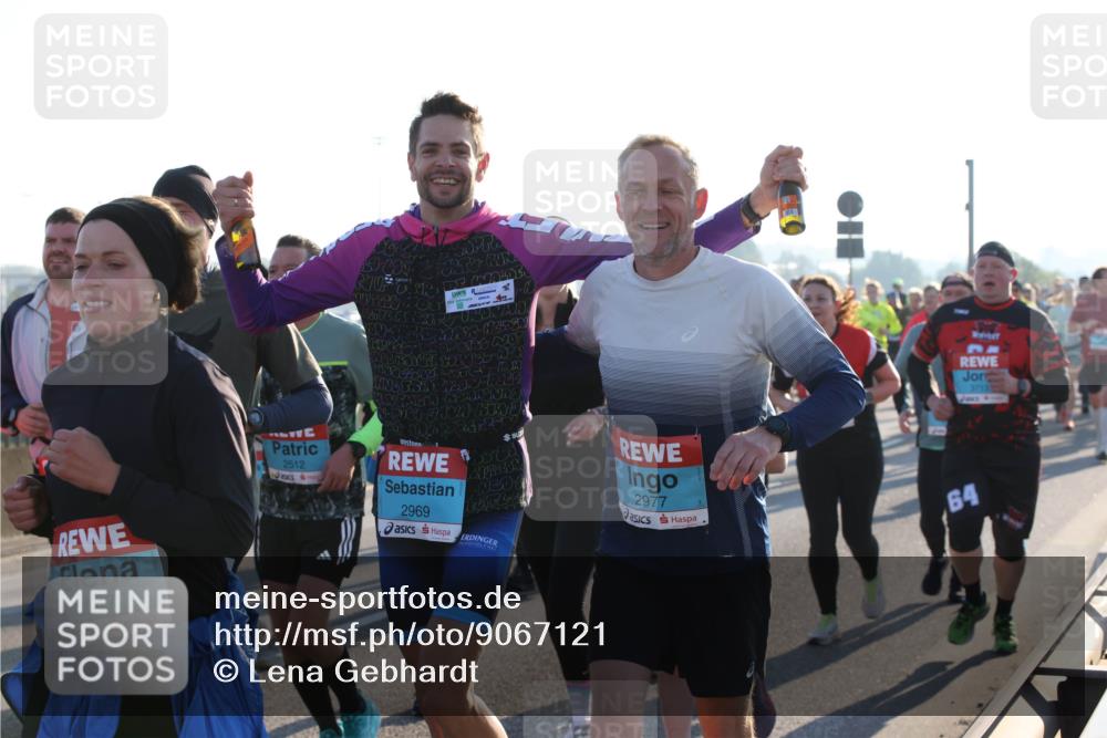 03.10.2025 - Köhlbrandbrückenlauf Lena Gebhardt http://msf.ph/oto/9067121 03.10.2025 09:23:37 Position 1 1147, 5, 2512, 3, 2969, 2977, 64 meine-sportfotos.de