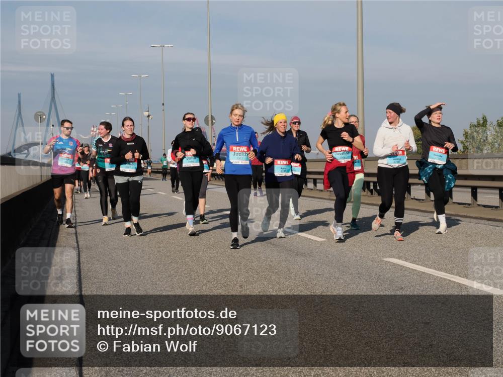 03.10.2025 - Köhlbrandbrückenlauf Fabian Wolf http://msf.ph/oto/9067123 03.10.2025 10:10:03 Position 3 3367, 3364, 3745, 3739 meine-sportfotos.de
