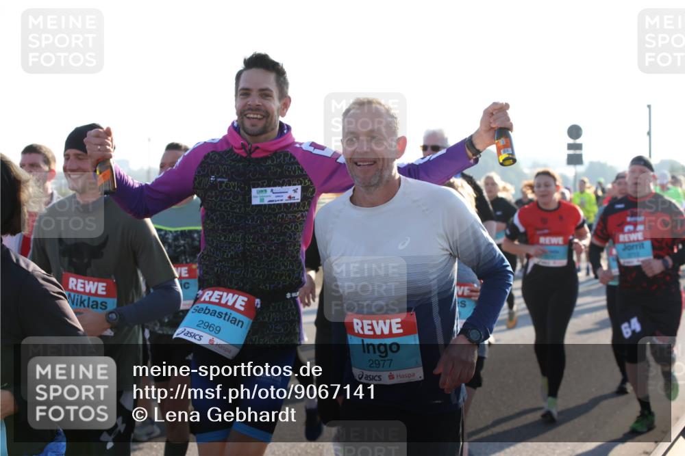 03.10.2025 - Köhlbrandbrückenlauf Lena Gebhardt http://msf.ph/oto/9067141 03.10.2025 09:23:37 Position 1 2969, 14, 3, 2977, 64 meine-sportfotos.de