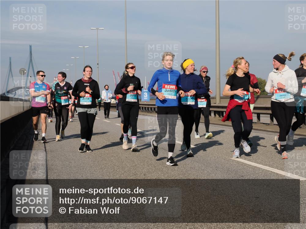 03.10.2025 - Köhlbrandbrückenlauf Fabian Wolf http://msf.ph/oto/9067147 03.10.2025 10:10:04 Position 3 3367, 2967, 3746 meine-sportfotos.de
