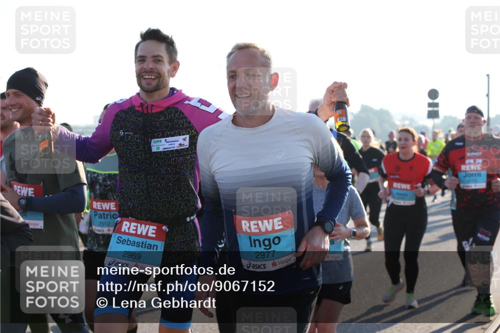 03.10.2025 - Köhlbrandbrückenlauf Lena Gebhardt http://msf.ph/oto/9067152 03.10.2025 09:23:37 Position 1 2512, 2969, 3, 2977, 13713 meine-sportfotos.de