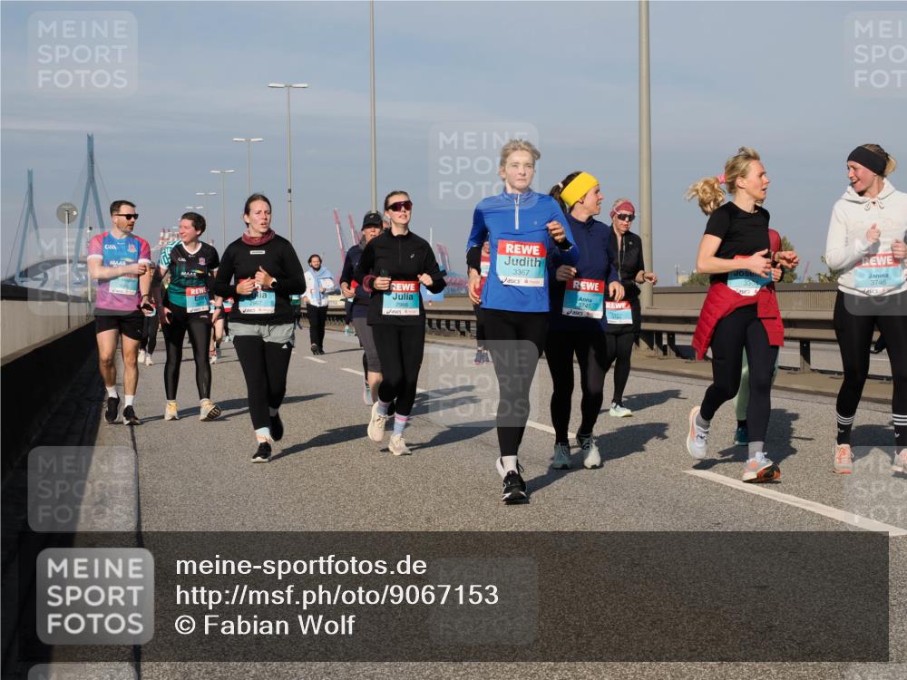 03.10.2025 - Köhlbrandbrückenlauf Fabian Wolf http://msf.ph/oto/9067153 03.10.2025 10:10:04 Position 3 2967, 2966, 3367, 3745, 336, 3746 meine-sportfotos.de