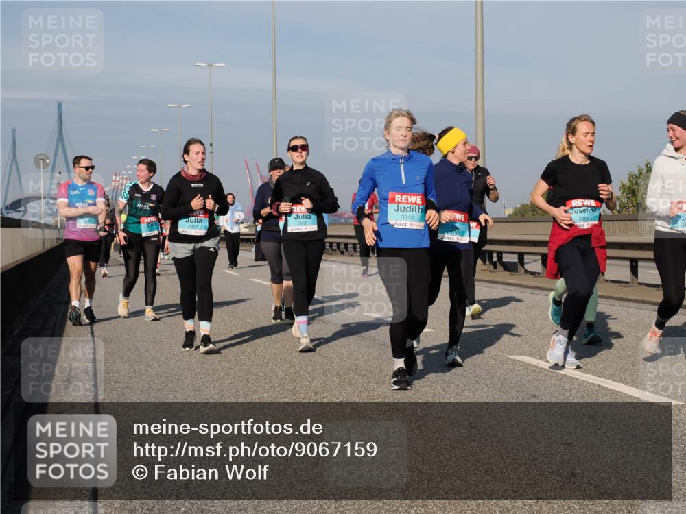 03.10.2025 - Köhlbrandbrückenlauf Fabian Wolf http://msf.ph/oto/9067159 03.10.2025 10:10:05 Position 3 2966, 3367, 2967, 3745, 3364 meine-sportfotos.de