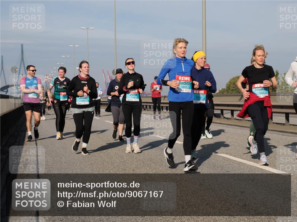 03.10.2025 - Köhlbrandbrückenlauf Fabian Wolf http://msf.ph/oto/9067167 03.10.2025 10:10:05 Position 3 2967, 2966, 3367, 3745, 3364 meine-sportfotos.de