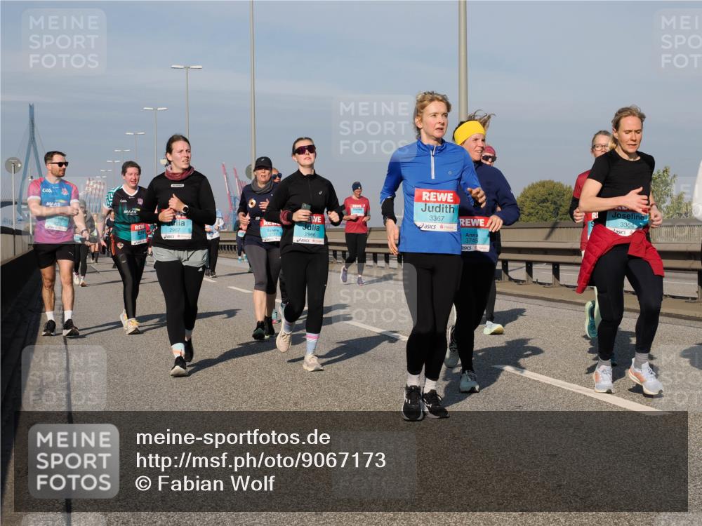 03.10.2025 - Köhlbrandbrückenlauf Fabian Wolf http://msf.ph/oto/9067173 03.10.2025 10:10:05 Position 3 2967, 2966, 3367, 3364, 3745 meine-sportfotos.de