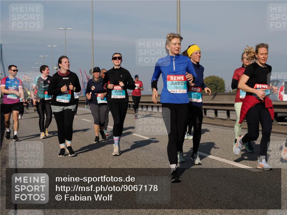 03.10.2025 - Köhlbrandbrückenlauf Fabian Wolf http://msf.ph/oto/9067178 03.10.2025 10:10:05 Position 3 2967, 2966, 3367, 3745 meine-sportfotos.de