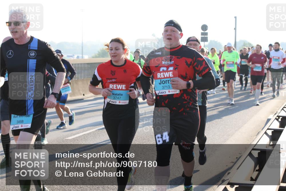 03.10.2025 - Köhlbrandbrückenlauf Lena Gebhardt http://msf.ph/oto/9067180 03.10.2025 09:23:39 Position 1 3468, 3747, 3713, 64 meine-sportfotos.de