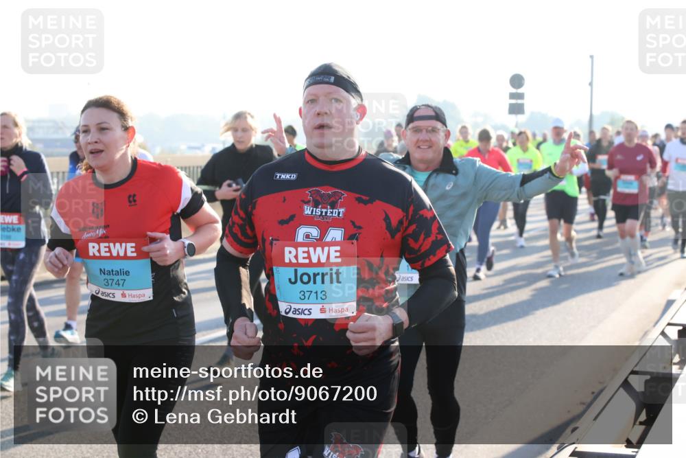 03.10.2025 - Köhlbrandbrückenlauf Lena Gebhardt http://msf.ph/oto/9067200 03.10.2025 09:23:39 Position 1 2188, 3747, 3713 meine-sportfotos.de