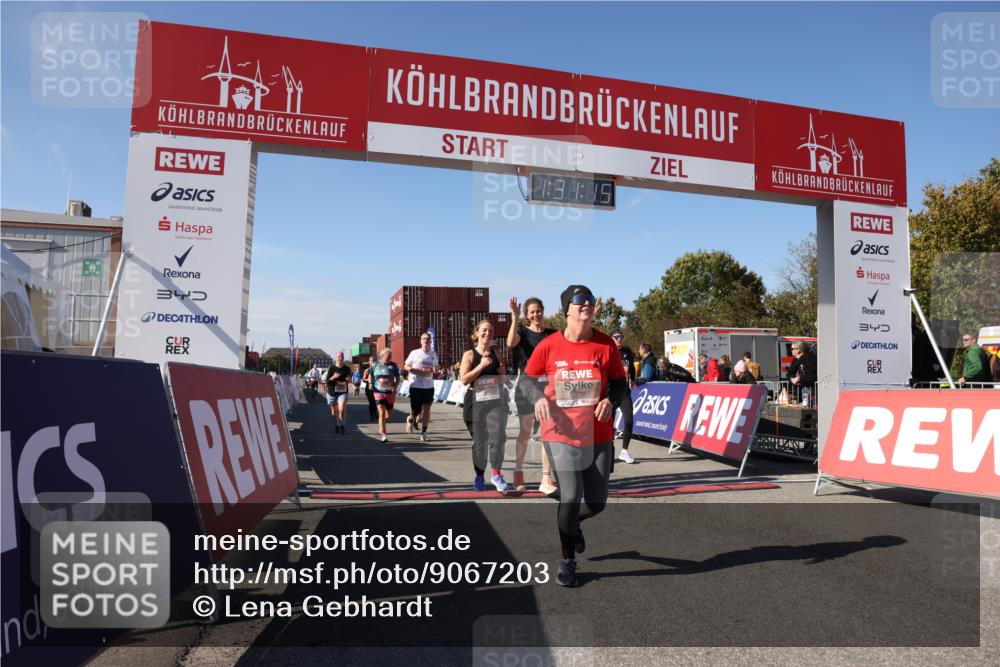 03.10.2025 - Köhlbrandbrückenlauf Lena Gebhardt http://msf.ph/oto/9067203 03.10.2025 13:31:16 Ziel 4800, 4967, 5030, 5310, 5362, 5378, 5772, 5773, 6242, 6243, 6375, 6559, 6731 meine-sportfotos.de