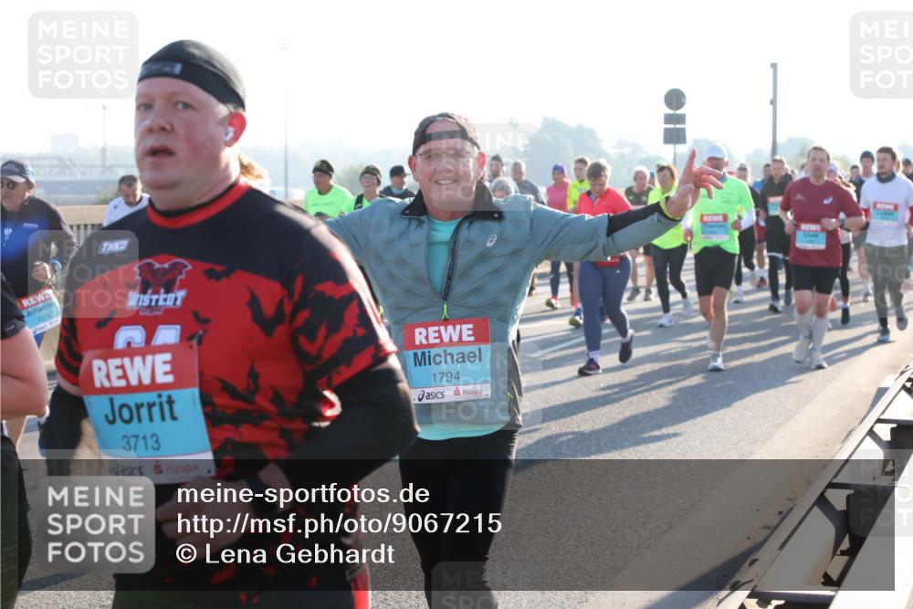 03.10.2025 - Köhlbrandbrückenlauf Lena Gebhardt http://msf.ph/oto/9067215 03.10.2025 09:23:39 Position 1 2974, 3713, 1794 meine-sportfotos.de