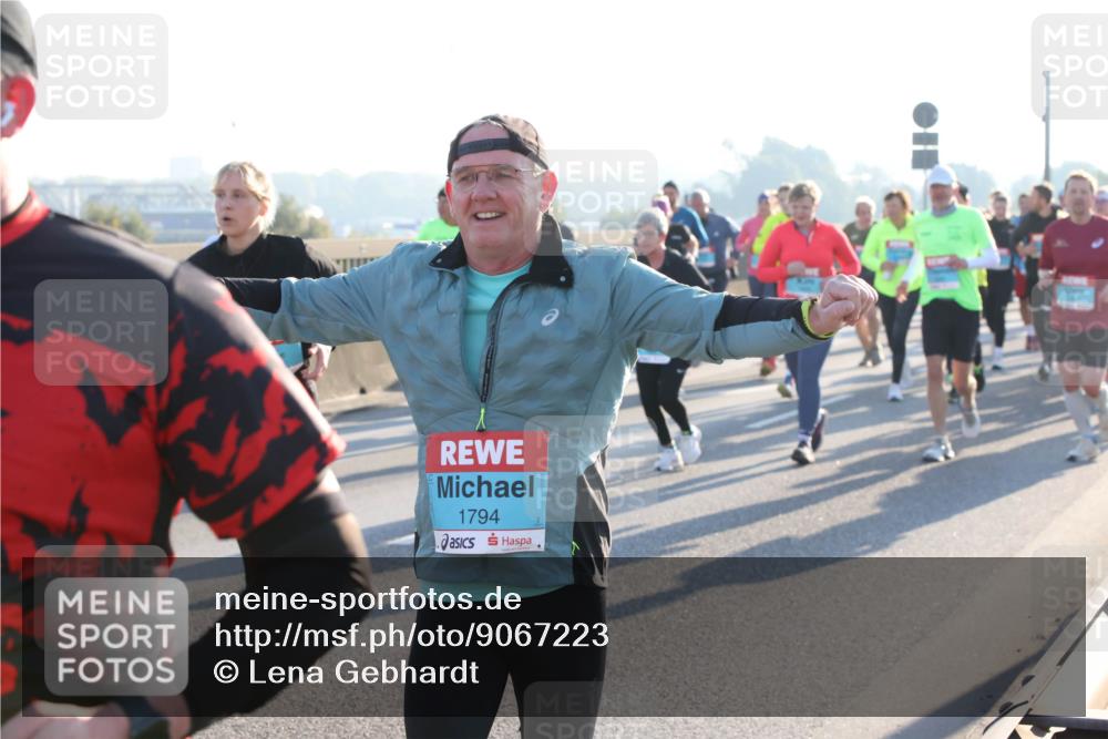 03.10.2025 - Köhlbrandbrückenlauf Lena Gebhardt http://msf.ph/oto/9067223 03.10.2025 09:23:40 Position 1 1794 meine-sportfotos.de