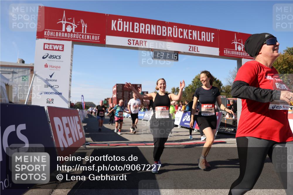 03.10.2025 - Köhlbrandbrückenlauf Lena Gebhardt http://msf.ph/oto/9067227 03.10.2025 13:31:17 Ziel 4800, 4967, 5030, 5310, 5362, 5378, 5772, 5773, 6242, 6243, 6375, 6559, 6731 meine-sportfotos.de