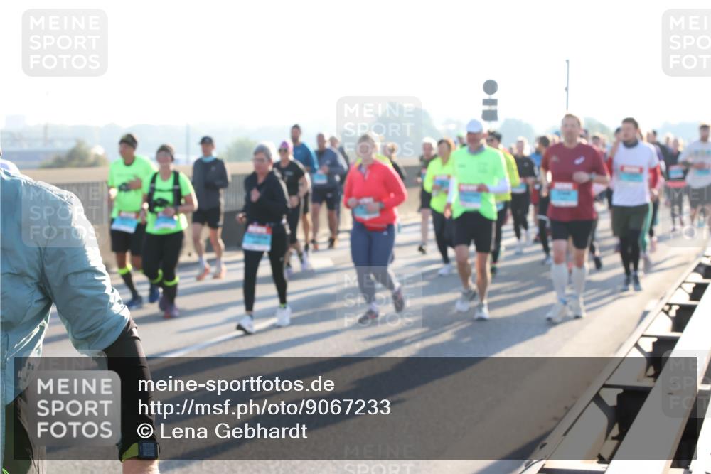 03.10.2025 - Köhlbrandbrückenlauf Lena Gebhardt http://msf.ph/oto/9067233 03.10.2025 09:23:40 Position 1  meine-sportfotos.de
