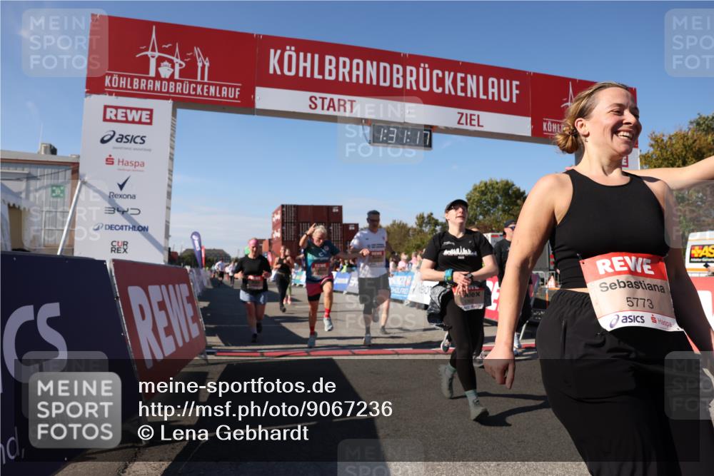 03.10.2025 - Köhlbrandbrückenlauf Lena Gebhardt http://msf.ph/oto/9067236 03.10.2025 13:31:18 Ziel 4800, 4967, 5030, 5310, 5362, 5378, 5772, 5773, 6242, 6243, 6559, 6731 meine-sportfotos.de