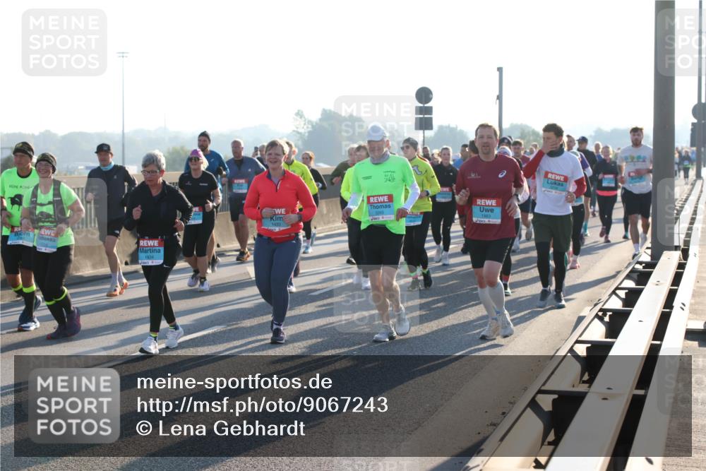 03.10.2025 - Köhlbrandbrückenlauf Lena Gebhardt http://msf.ph/oto/9067243 03.10.2025 09:23:41 Position 1 1956, 1934, 1433, 1883 meine-sportfotos.de