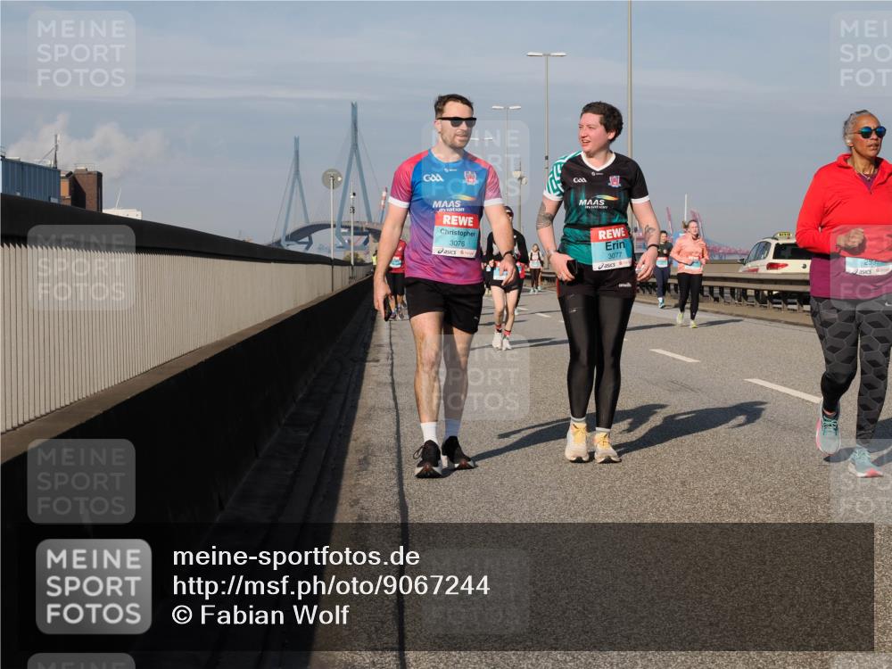 03.10.2025 - Köhlbrandbrückenlauf Fabian Wolf http://msf.ph/oto/9067244 03.10.2025 10:10:08 Position 3 3076, 3077, 259 meine-sportfotos.de