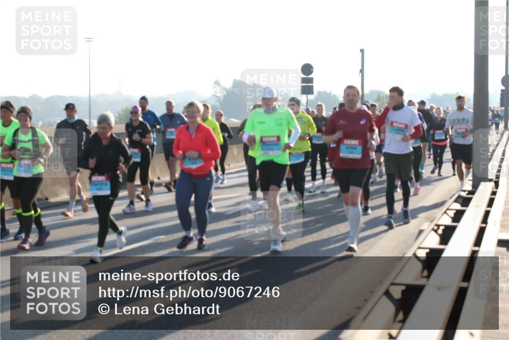 03.10.2025 - Köhlbrandbrückenlauf Lena Gebhardt http://msf.ph/oto/9067246 03.10.2025 09:23:41 Position 1  meine-sportfotos.de