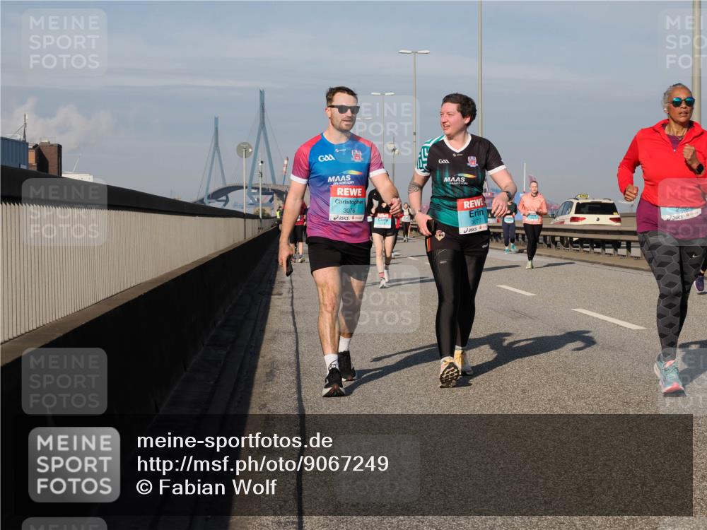 03.10.2025 - Köhlbrandbrückenlauf Fabian Wolf http://msf.ph/oto/9067249 03.10.2025 10:10:09 Position 3 3076, 3077, 2595 meine-sportfotos.de