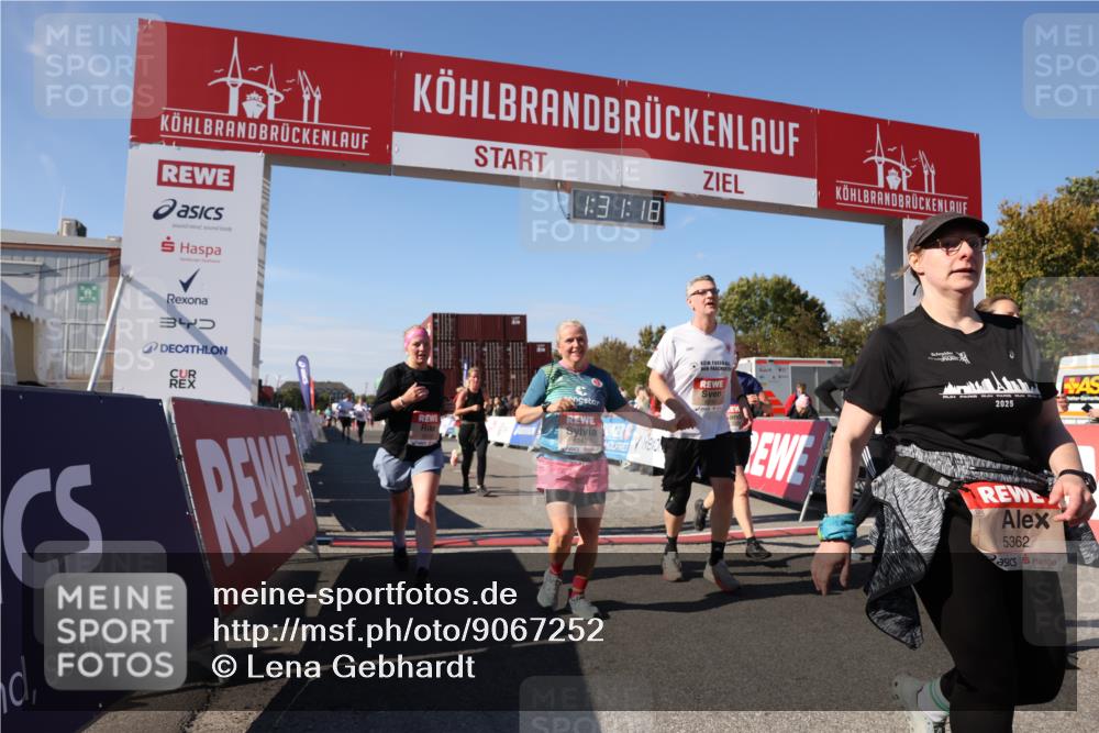 03.10.2025 - Köhlbrandbrückenlauf Lena Gebhardt http://msf.ph/oto/9067252 03.10.2025 13:31:19 Ziel 4800, 4967, 5030, 5310, 5362, 5378, 5518, 5519, 5772, 5773, 6242, 6243, 6559, 6731 meine-sportfotos.de