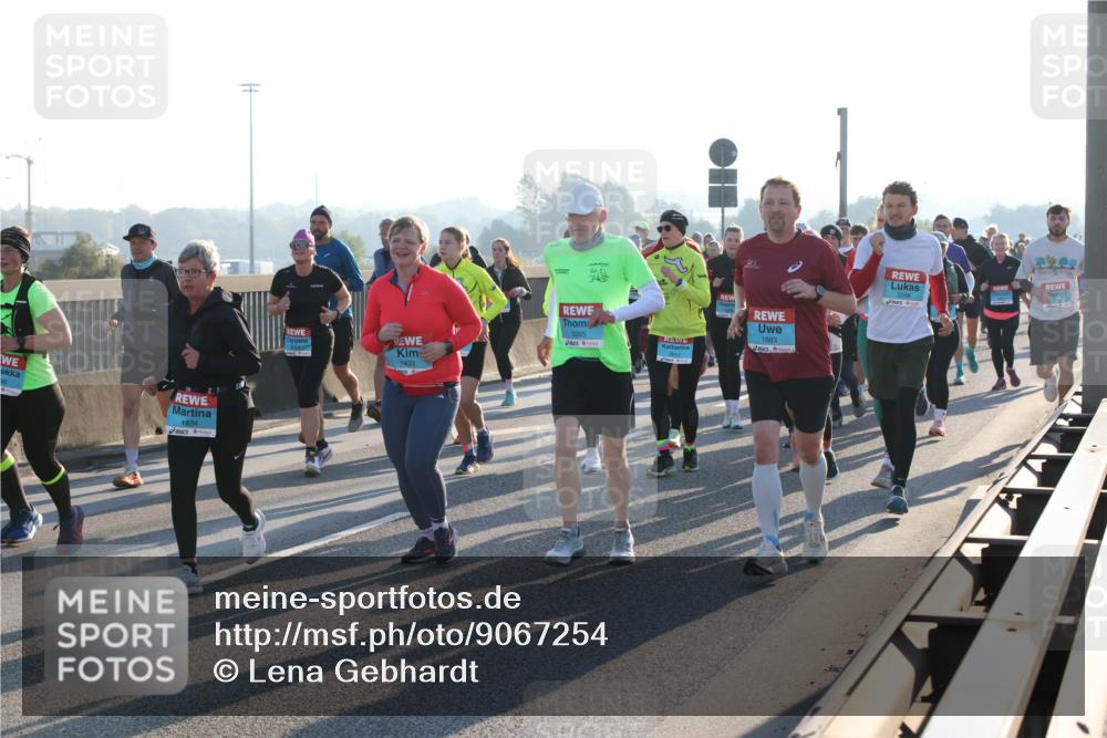 03.10.2025 - Köhlbrandbrückenlauf Lena Gebhardt http://msf.ph/oto/9067254 03.10.2025 09:23:41 Position 1 56, 1934, 3265, 1433, 1883, 3208 meine-sportfotos.de