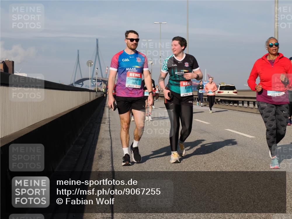 03.10.2025 - Köhlbrandbrückenlauf Fabian Wolf http://msf.ph/oto/9067255 03.10.2025 10:10:09 Position 3 3076, 3077 meine-sportfotos.de