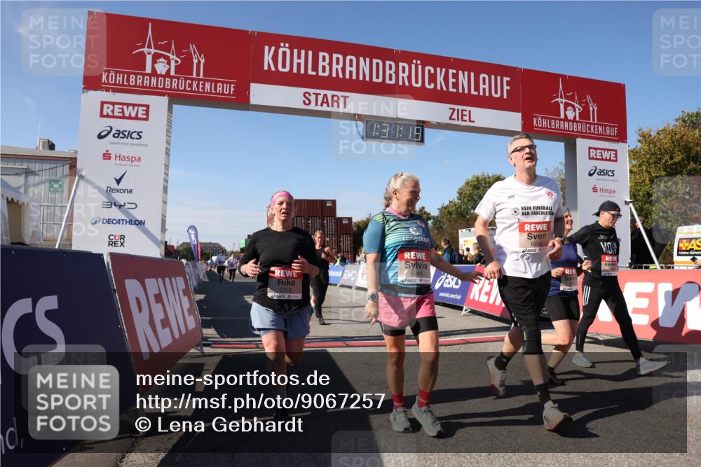 03.10.2025 - Köhlbrandbrückenlauf Lena Gebhardt http://msf.ph/oto/9067257 03.10.2025 13:31:19 Ziel 4800, 4967, 5030, 5310, 5362, 5378, 5518, 5519, 5772, 5773, 6242, 6243, 6559, 6731 meine-sportfotos.de