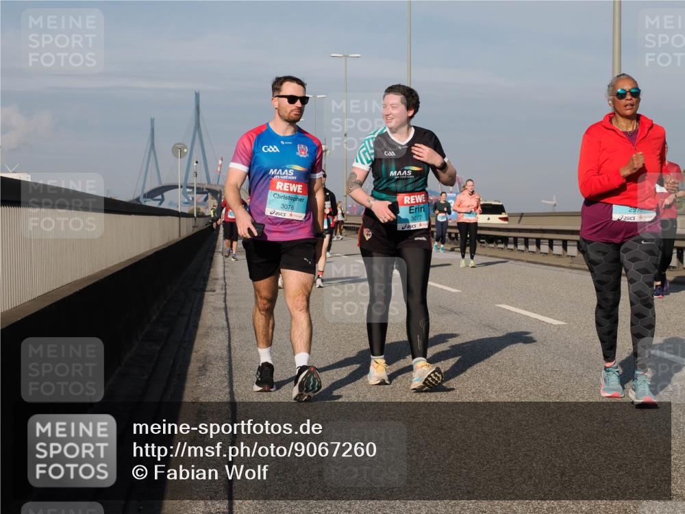 03.10.2025 - Köhlbrandbrückenlauf Fabian Wolf http://msf.ph/oto/9067260 03.10.2025 10:10:09 Position 3 3076, 3077, 2599 meine-sportfotos.de