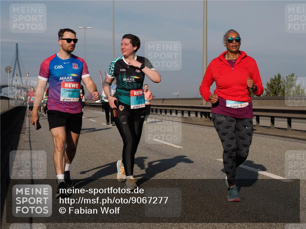 03.10.2025 - Köhlbrandbrückenlauf Fabian Wolf http://msf.ph/oto/9067277 03.10.2025 10:10:10 Position 3 3076, 3077 meine-sportfotos.de