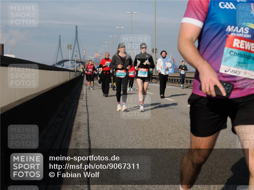 03.10.2025 - Köhlbrandbrückenlauf Fabian Wolf http://msf.ph/oto/9067311 03.10.2025 10:10:12 Position 3 3076 meine-sportfotos.de