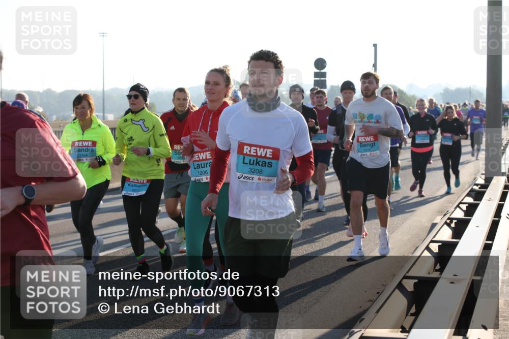03.10.2025 - Köhlbrandbrückenlauf Lena Gebhardt http://msf.ph/oto/9067313 03.10.2025 09:23:44 Position 1 1454, 3612, 3208, 1206, 3276 meine-sportfotos.de