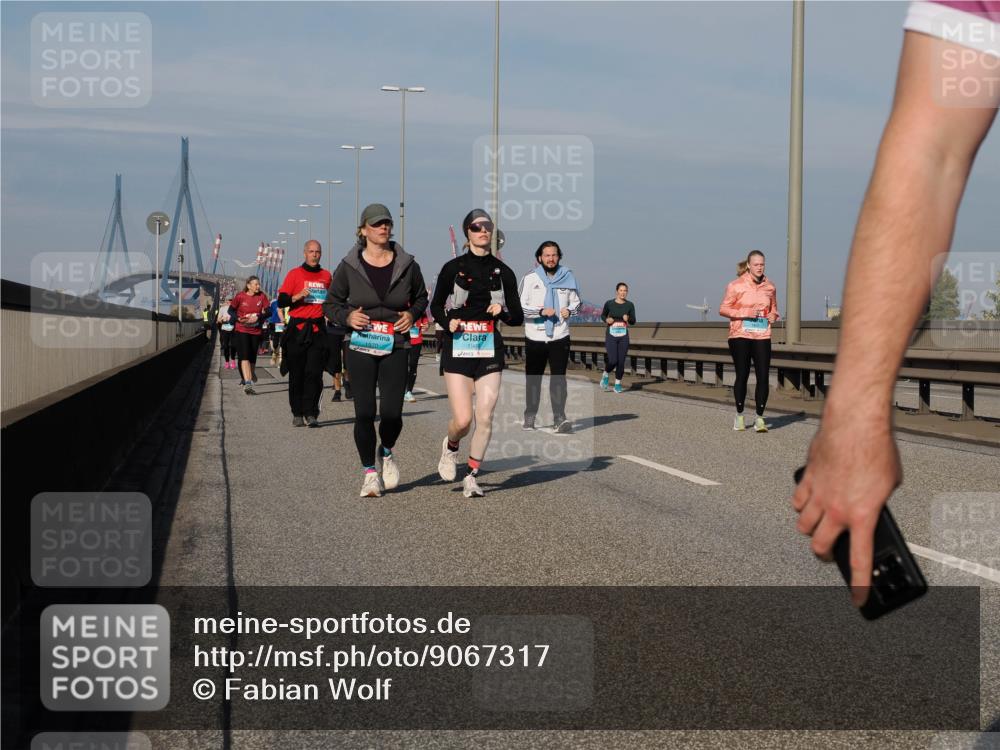 03.10.2025 - Köhlbrandbrückenlauf Fabian Wolf http://msf.ph/oto/9067317 03.10.2025 10:10:13 Position 3 1969 meine-sportfotos.de