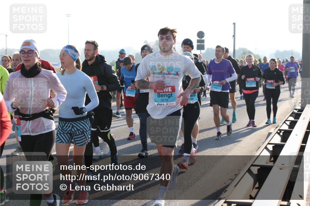 03.10.2025 - Köhlbrandbrückenlauf Lena Gebhardt http://msf.ph/oto/9067340 03.10.2025 09:23:45 Position 1 3276, 2068, 2984 meine-sportfotos.de