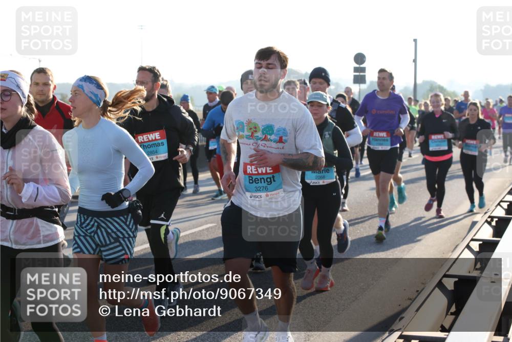 03.10.2025 - Köhlbrandbrückenlauf Lena Gebhardt http://msf.ph/oto/9067349 03.10.2025 09:23:45 Position 1 2854, 3276, 2068 meine-sportfotos.de