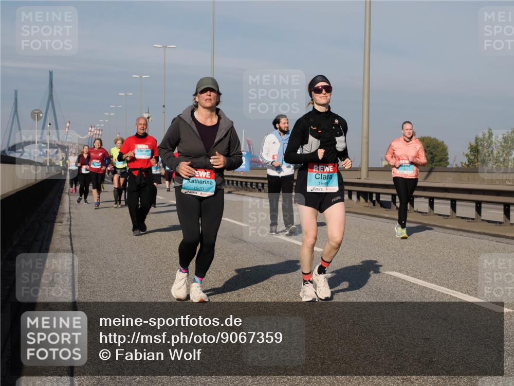 03.10.2025 - Köhlbrandbrückenlauf Fabian Wolf http://msf.ph/oto/9067359 03.10.2025 10:10:14 Position 3 1970, 1969, 1851 meine-sportfotos.de