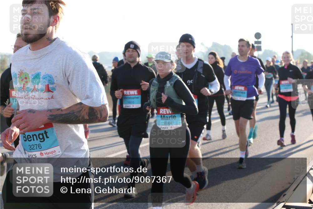 03.10.2025 - Köhlbrandbrückenlauf Lena Gebhardt http://msf.ph/oto/9067367 03.10.2025 09:23:46 Position 1 1810, 2068, 3276 meine-sportfotos.de