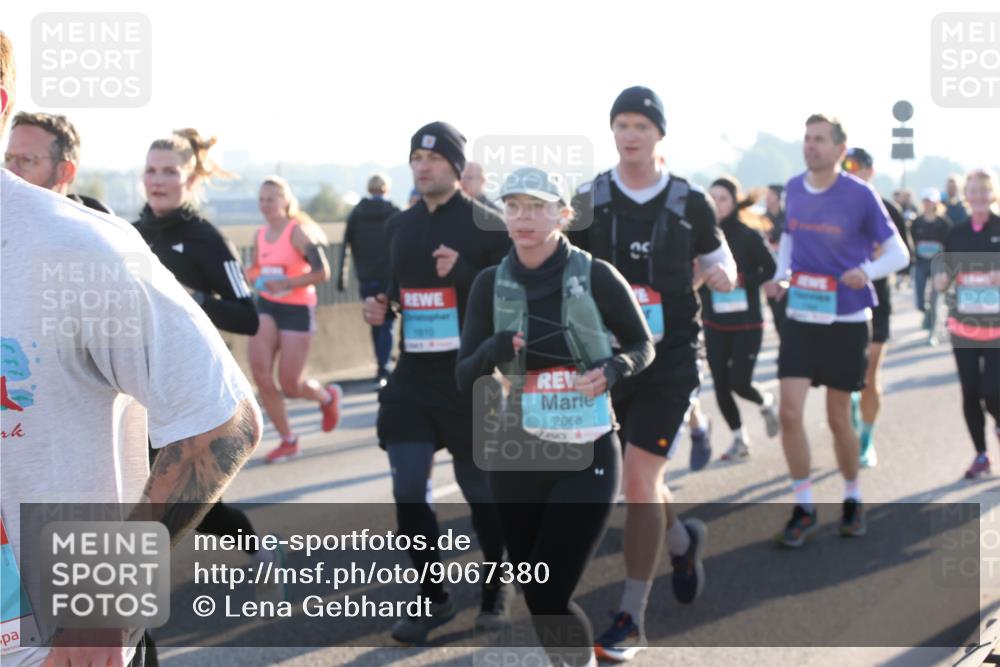 03.10.2025 - Köhlbrandbrückenlauf Lena Gebhardt http://msf.ph/oto/9067380 03.10.2025 09:23:46 Position 1 2068 meine-sportfotos.de
