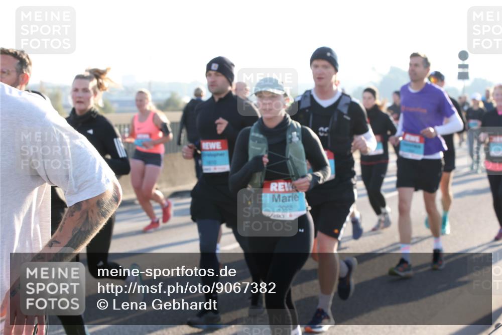03.10.2025 - Köhlbrandbrückenlauf Lena Gebhardt http://msf.ph/oto/9067382 03.10.2025 09:23:46 Position 1 1910, 2068 meine-sportfotos.de