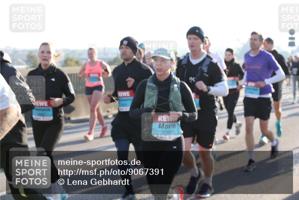03.10.2025 - Köhlbrandbrückenlauf Lena Gebhardt http://msf.ph/oto/9067391 03.10.2025 09:23:46 Position 1 2068 meine-sportfotos.de