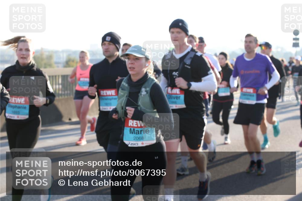 03.10.2025 - Köhlbrandbrückenlauf Lena Gebhardt http://msf.ph/oto/9067395 03.10.2025 09:23:46 Position 1 1693, 1810, 2068 meine-sportfotos.de