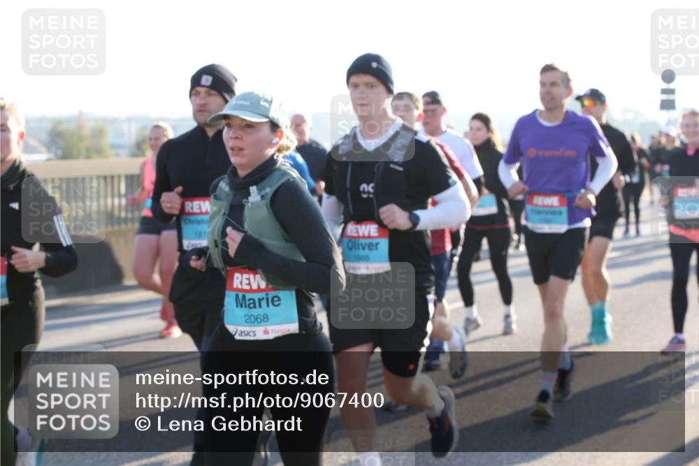 03.10.2025 - Köhlbrandbrückenlauf Lena Gebhardt http://msf.ph/oto/9067400 03.10.2025 09:23:47 Position 1 2068 meine-sportfotos.de