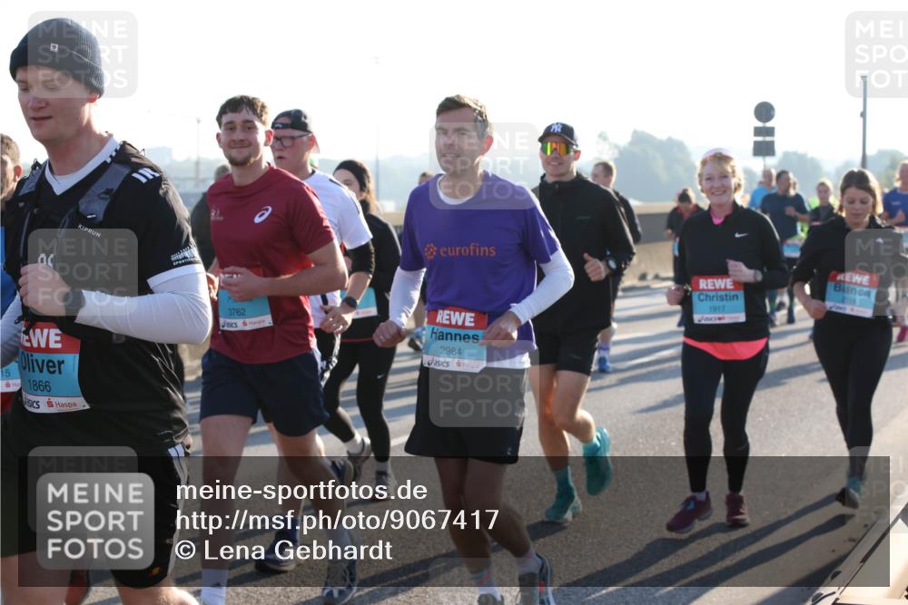 03.10.2025 - Köhlbrandbrückenlauf Lena Gebhardt http://msf.ph/oto/9067417 03.10.2025 09:23:47 Position 1 15, 1866, 3762, 2984, 1917 meine-sportfotos.de