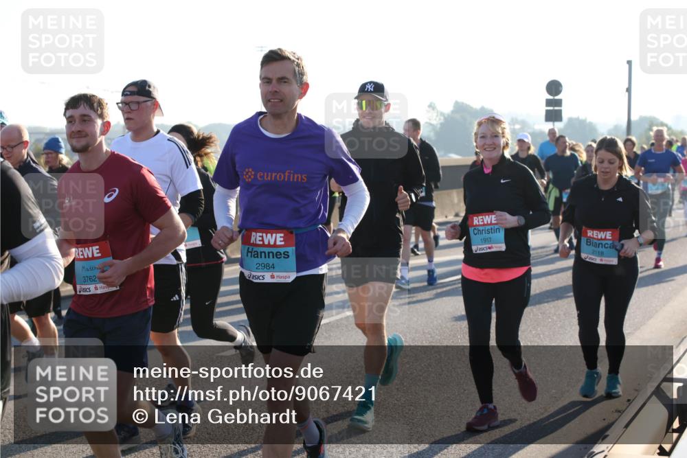 03.10.2025 - Köhlbrandbrückenlauf Lena Gebhardt http://msf.ph/oto/9067421 03.10.2025 09:23:47 Position 1 3762, 2984, 1917, 2118 meine-sportfotos.de