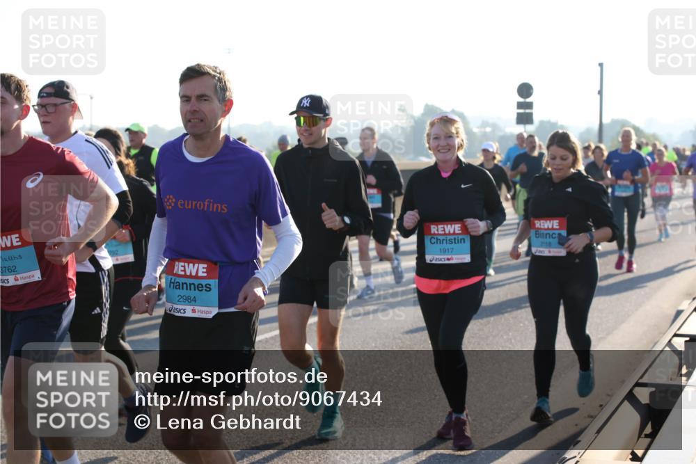 03.10.2025 - Köhlbrandbrückenlauf Lena Gebhardt http://msf.ph/oto/9067434 03.10.2025 09:23:48 Position 1 3762, 2984, 1917, 2118 meine-sportfotos.de