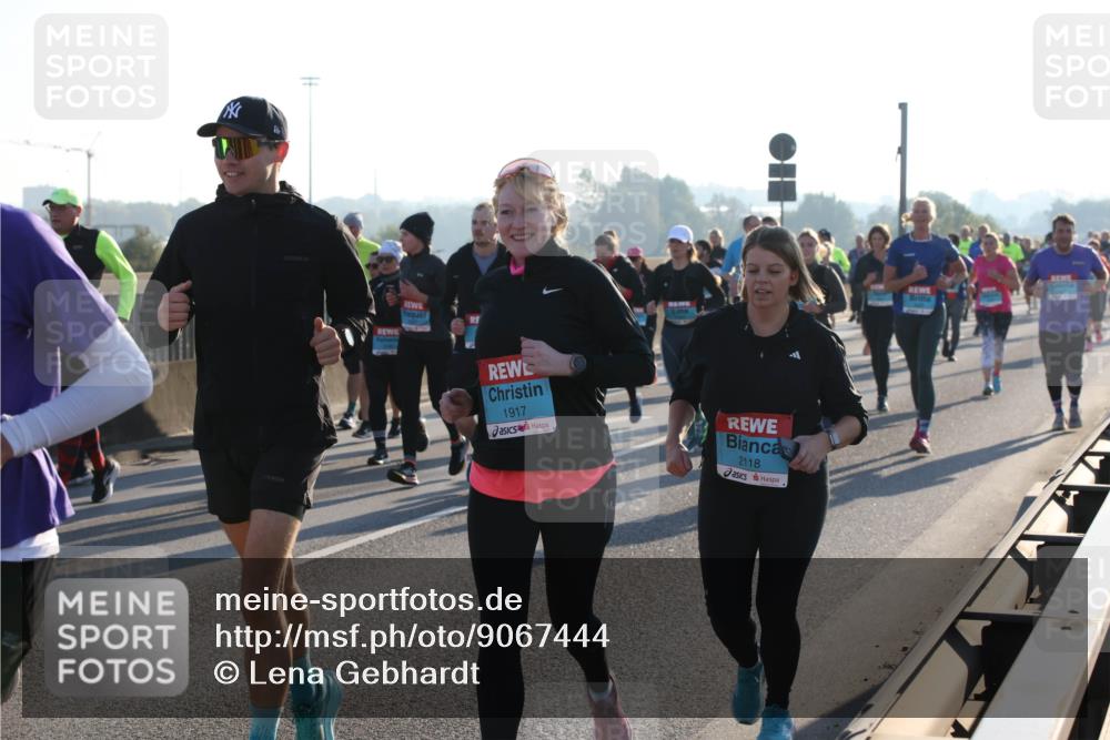 03.10.2025 - Köhlbrandbrückenlauf Lena Gebhardt http://msf.ph/oto/9067444 03.10.2025 09:23:48 Position 1 1917, 2118 meine-sportfotos.de