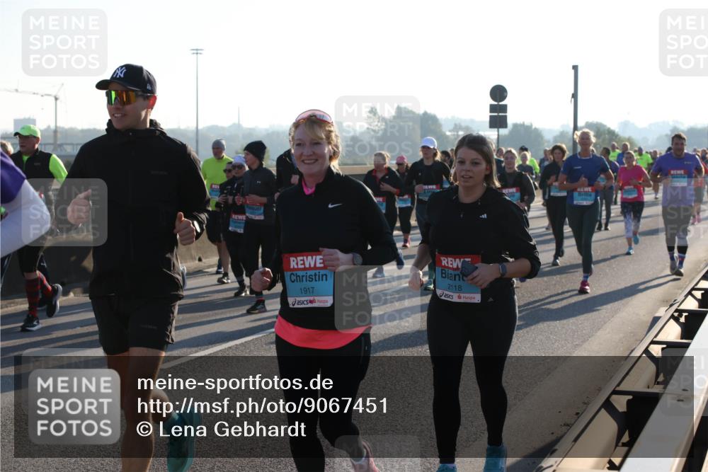 03.10.2025 - Köhlbrandbrückenlauf Lena Gebhardt http://msf.ph/oto/9067451 03.10.2025 09:23:48 Position 1 1917, 2118 meine-sportfotos.de