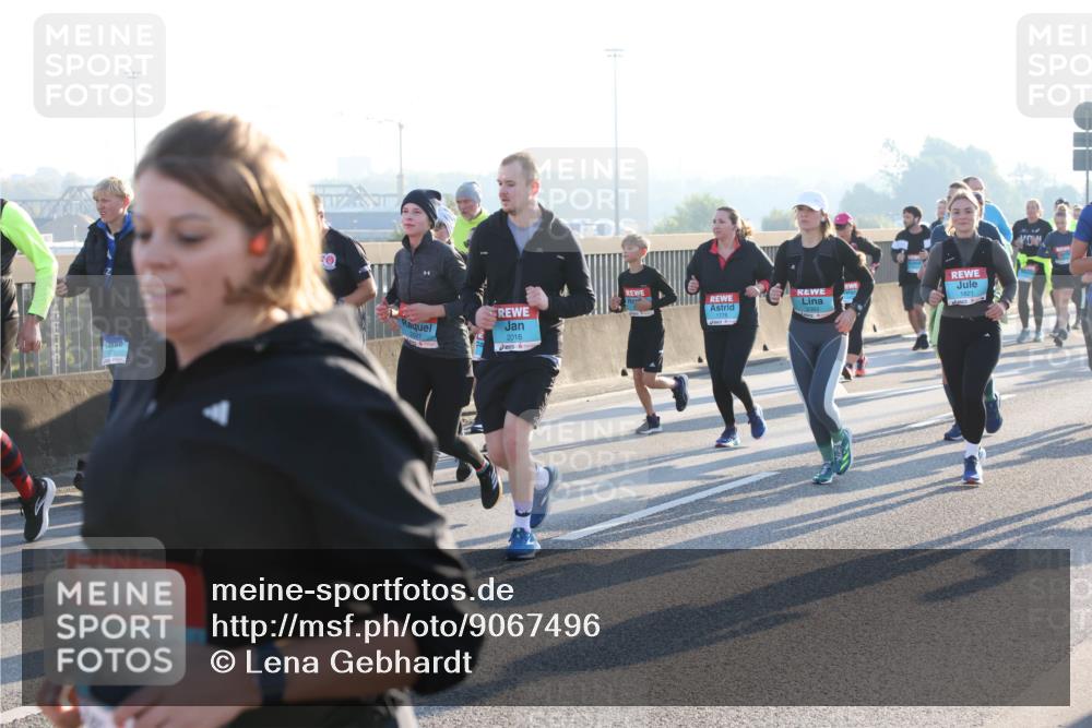 03.10.2025 - Köhlbrandbrückenlauf Lena Gebhardt http://msf.ph/oto/9067496 03.10.2025 09:23:50 Position 1 2016, 1821, 1778 meine-sportfotos.de