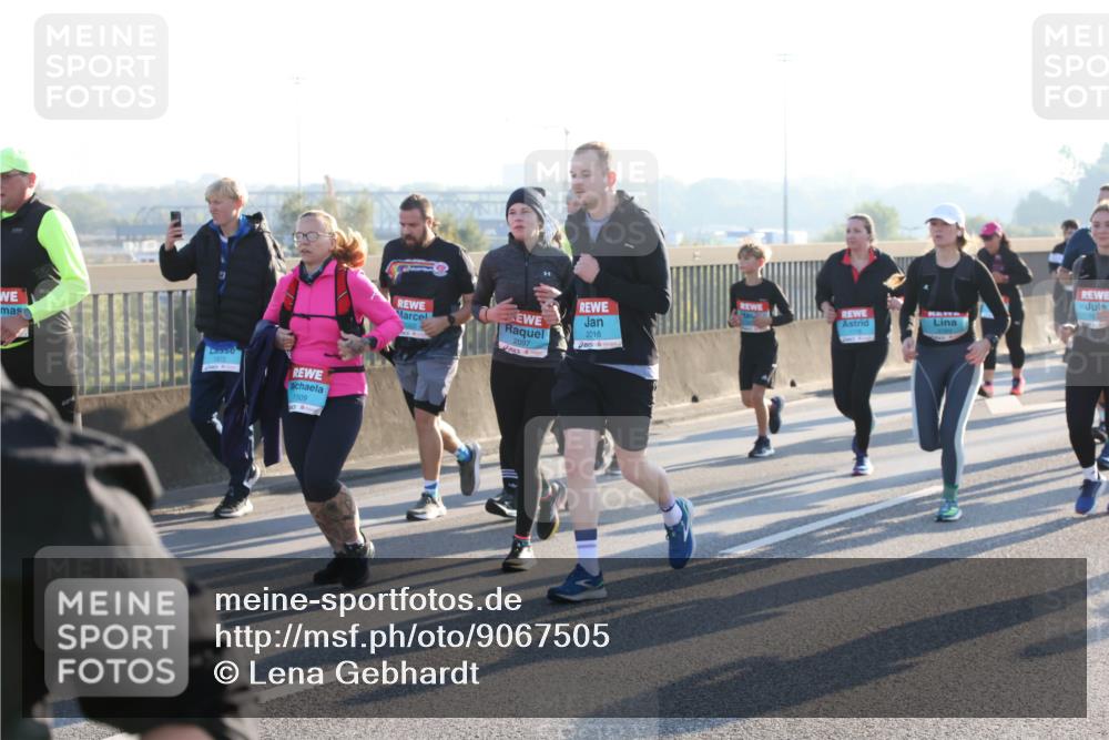 03.10.2025 - Köhlbrandbrückenlauf Lena Gebhardt http://msf.ph/oto/9067505 03.10.2025 09:23:50 Position 1 1372, 1509, 2097, 2016 meine-sportfotos.de