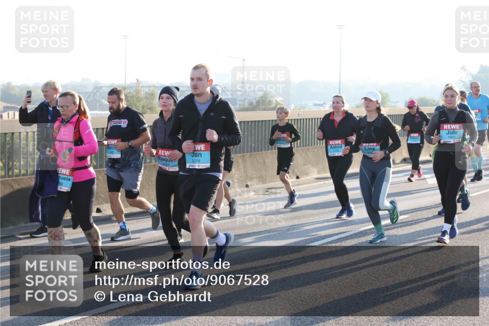03.10.2025 - Köhlbrandbrückenlauf Lena Gebhardt http://msf.ph/oto/9067528 03.10.2025 09:23:50 Position 1 09, 2097, 2016, 1778, 1821 meine-sportfotos.de